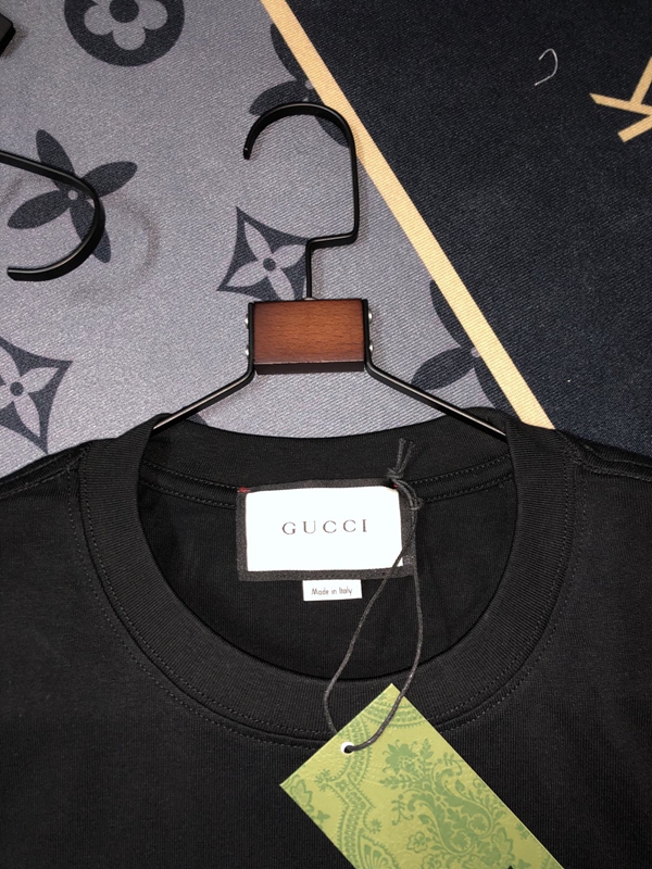 ブランドTシャツ側面デザイン